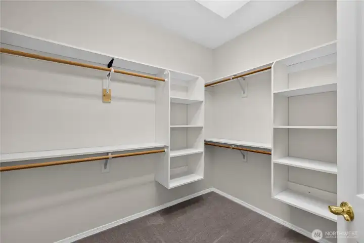 Walk-in Closet Walk-in Closet