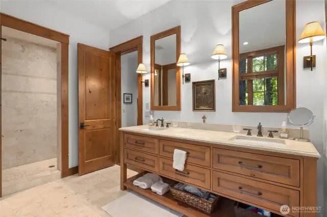 Primary bedroom bathroom