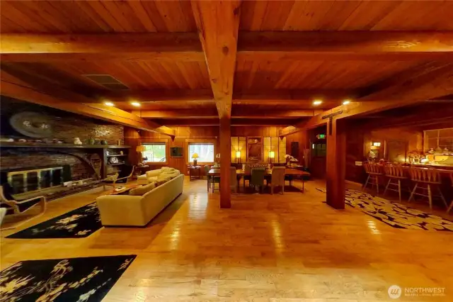 Lounge/Dining