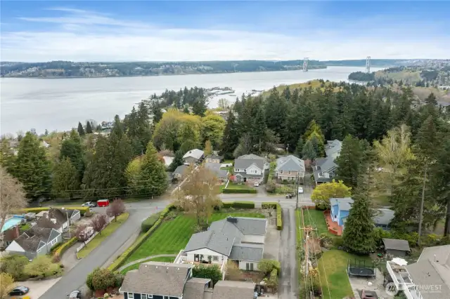 Sounds and Narrows views abound in this quaint neighborhood. Desirable U.P. schools, Chambers Bay Golf Course, Whole Foods, Trader Joe's and all the fantastic amenities University Place has to offer are at your door