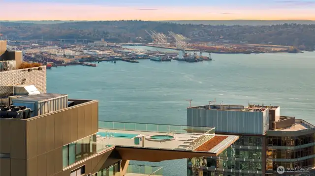 Soak in the views from the rooftop swimming pool or the jacuzzi.