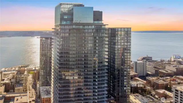 Centrally located within walking distance to Pike Market and the famous 835MM Seattle waterfront trail project