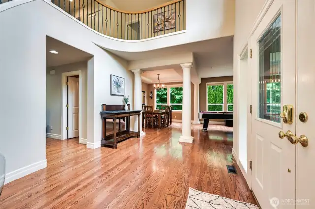 Two-story vaulted entry
