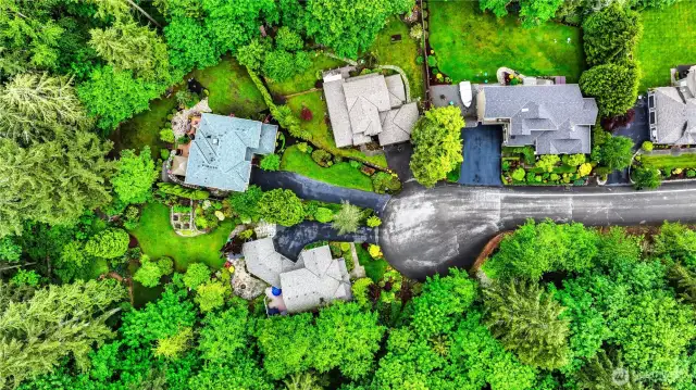 Aerial views of this wonderful cul-de-sac location