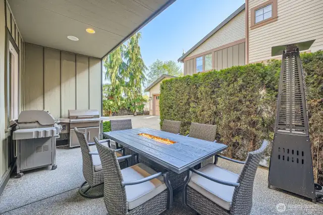 Spacious rear patio off kitchen/living room area