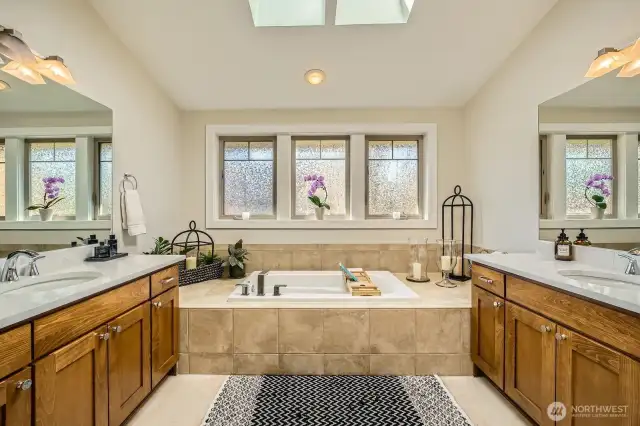 Dual sinks and soaking tub for relaxation after those long day