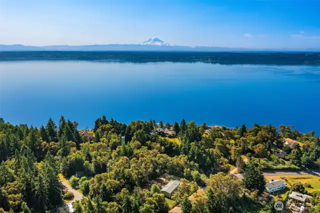 Great location above Gold Beach with the option to re-join the community club for $300/year with beach, clubhouse and pickleball court amenities.