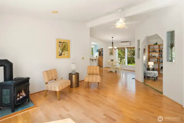 Looking through to the dining area and kitchen beyond.