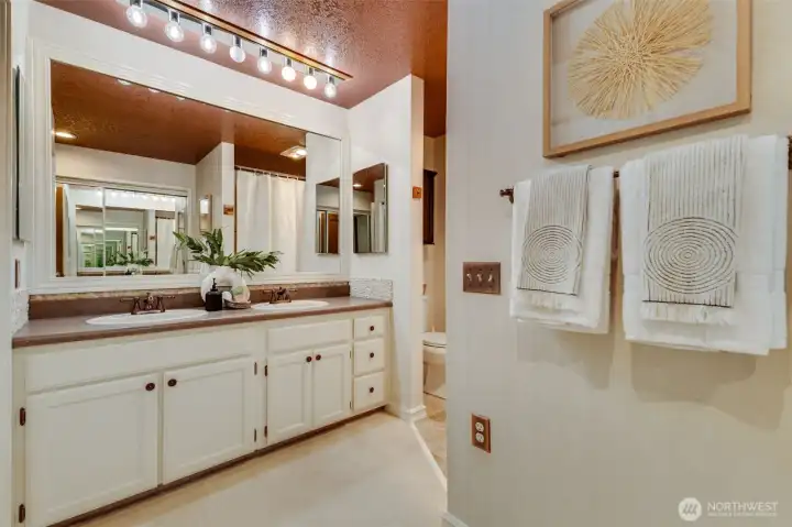 En-suite primary bathroom with 2 large closets