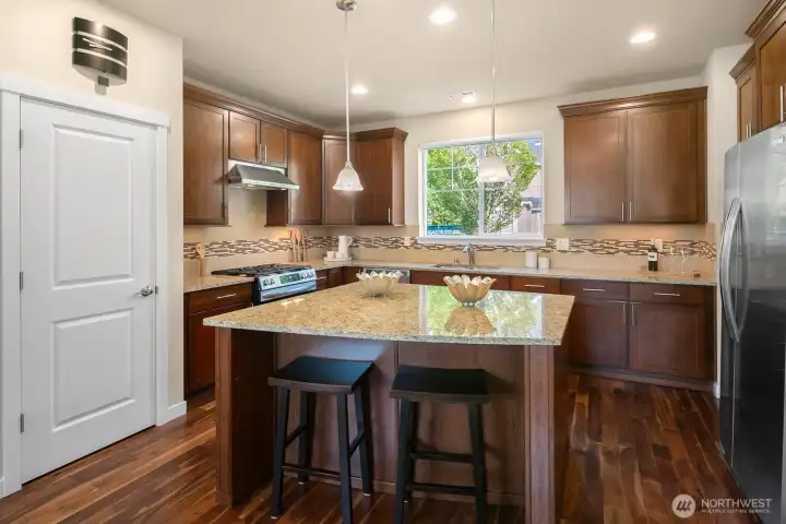 Chef's kitchen, granite counters, and new fridge + Range!