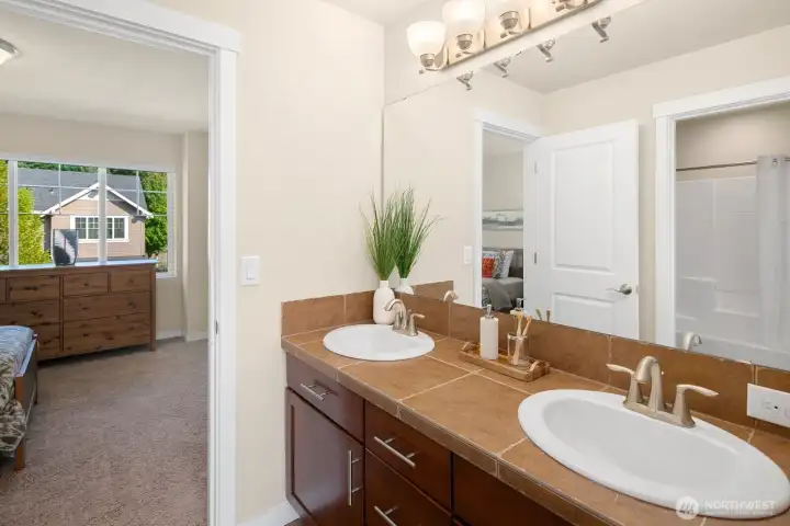 Jack and Jill Bath between additional bedrooms