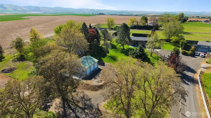 The 1.4 acre estate property features gorgeous views in every direction. Enjoy sunrises and sunsets, tranquil pastoral views and of course the sublime Blue Mountains.