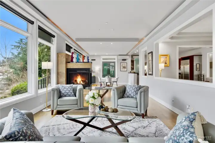 Extra big bright living room overlooking the canals the canal. It could also be used as a second living room