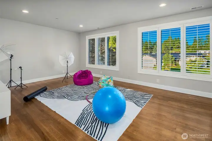 Very large 3rd bedroom suite with private three-quarter bath & walk-in closet