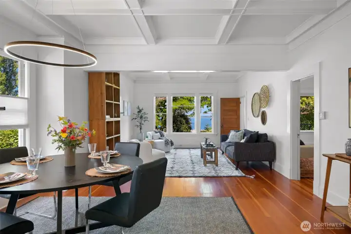Notice that you can see the view from the dining room! Notice that you can see the view from the dining room!