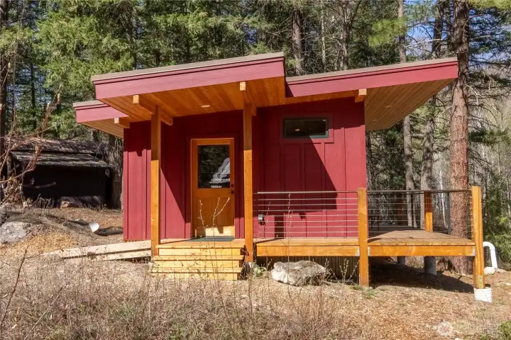 The contemporary writer's studio is a short walk from the main cabin. The contemporary writer's studio is a short walk from the main cabin.