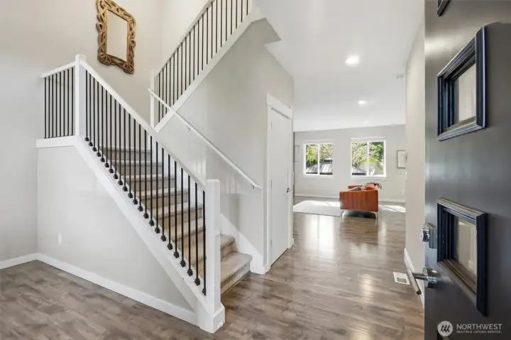 Right when you walk in, you’re greeted with soaring vaulted ceilings + natural light + such good energy. Right when you walk in, you’re greeted with soaring vaulted ceilings + natural light + such good energy.