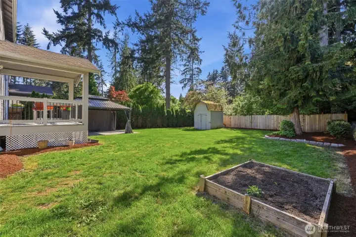 Plenty of room to host, relax and enjoy the outdoors year-round. Plenty of room to host, relax and enjoy the outdoors year-round.