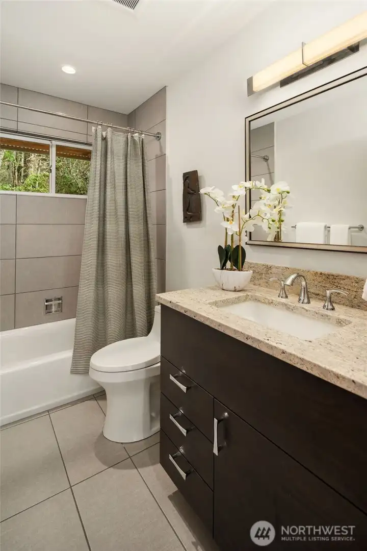 Upper level full bath
