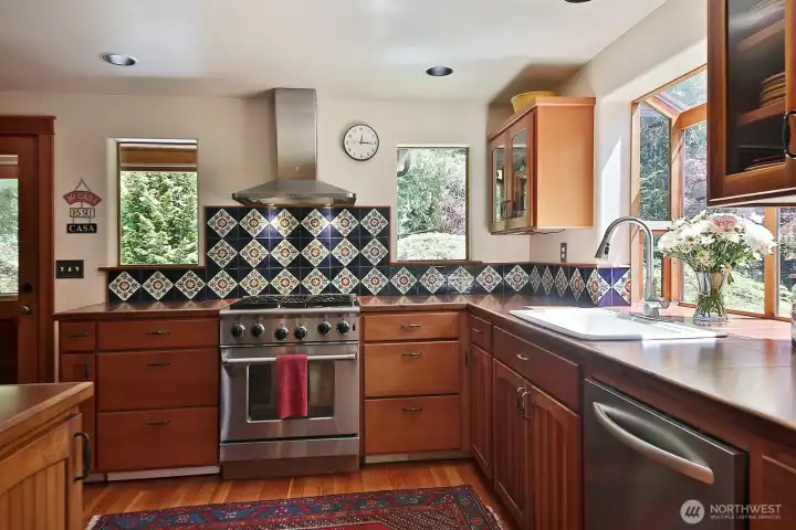Gas (propane) oven/range. Your back is to the dining area. Garden window at your kitchen sink. Main entry door is glimpsed along the left edge of photo. Gas (propane) oven/range. Your back is to the dining area. Garden window at your kitchen sink. Main entry door is glimpsed along the left edge of photo.