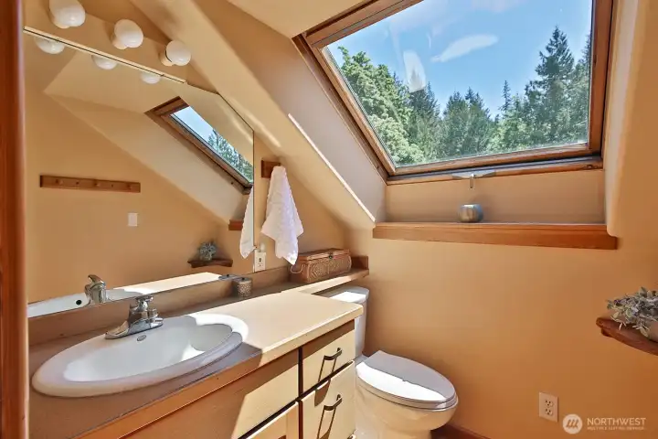 Half Bath located at the top of the stairs, and between the two bedrooms. Half Bath located at the top of the stairs, and between the two bedrooms.