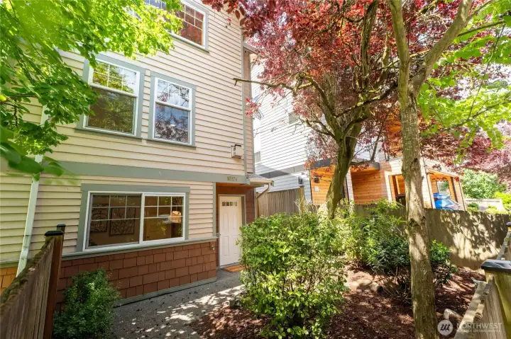 This well-maintained townhome is ready for its next owner! This well-maintained townhome is ready for its next owner!