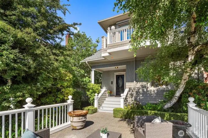 Stately 1906 Victorian Home in Capital Hill Stately 1906 Victorian Home in Capital Hill