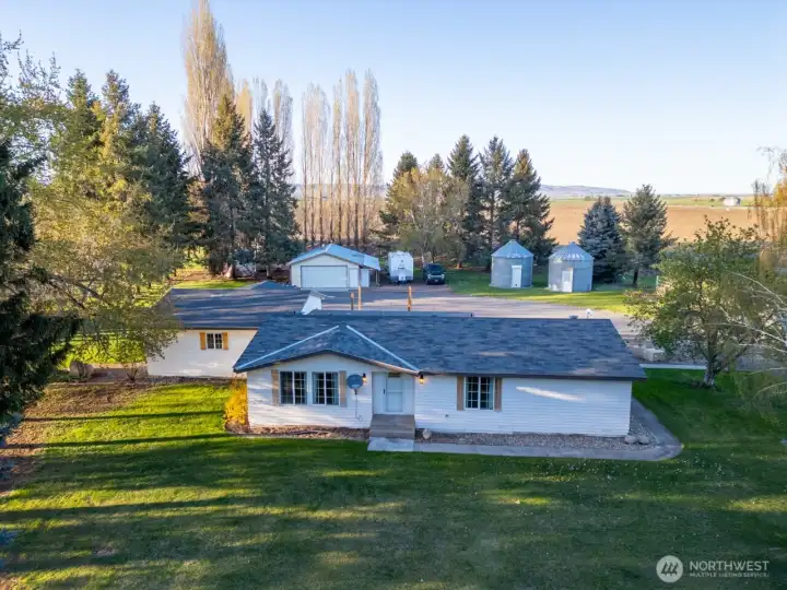 Beautifully remodeled 3B/2.5B w/office & SO MANY EXTRAS!!!