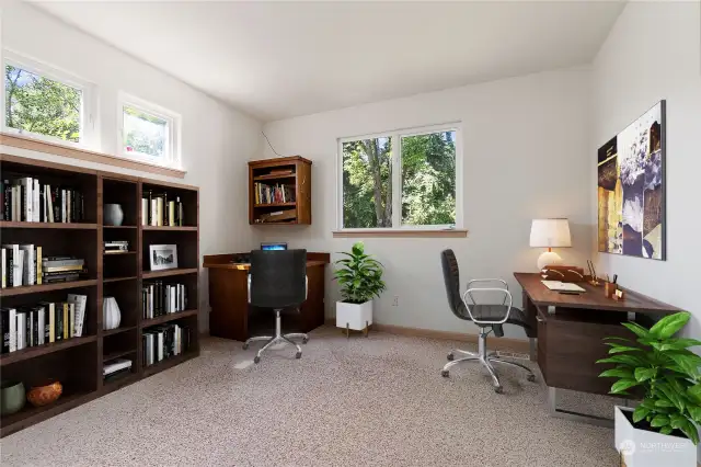 virtually staged office space / Den