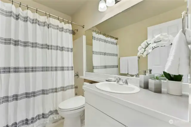 The full bathroom upstairs with a tub/shower combo.