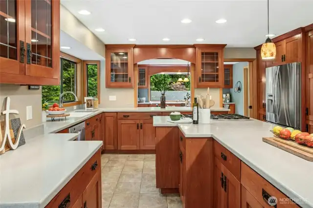 A bakers delight! So much space and storage.