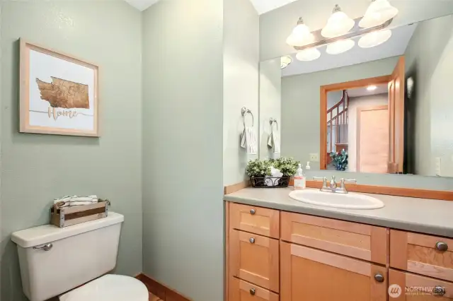Powder room on the main.