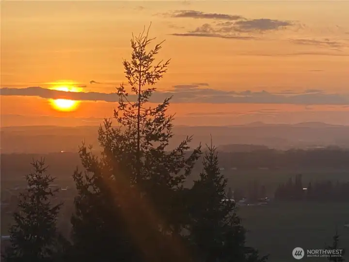 Tremendous westerly views to Skagit Bay & many islands including Fir, Whidbey, Fidalgo, Guemes, Eliza, Lummi. Tremendous westerly views to Skagit Bay & many islands including Fir, Whidbey, Fidalgo, Guemes, Eliza, Lummi.
