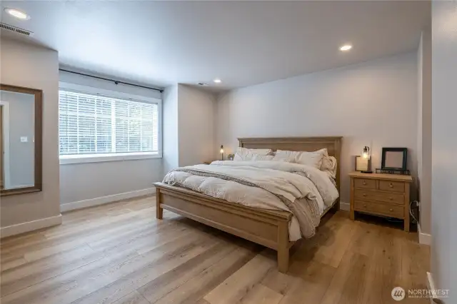Large primary bedroom, with en suite bath and walk in closet.