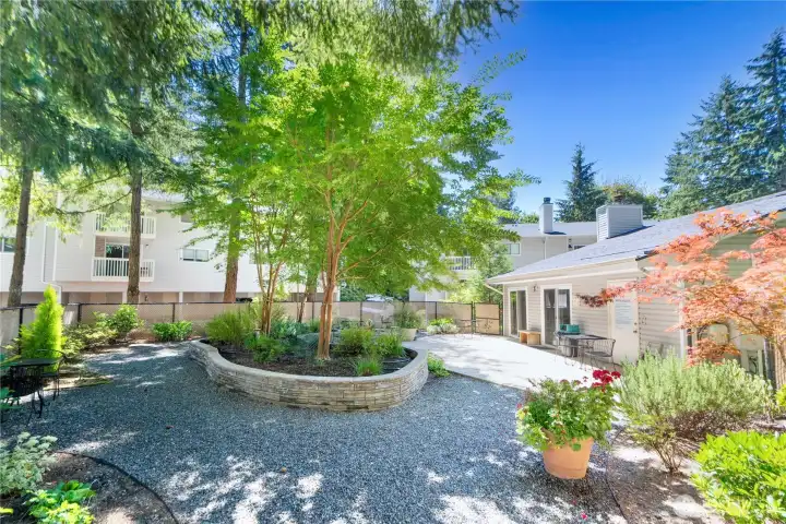 Club House, meet with neighbors, family or friends in a beautiful oasis just outside your home.