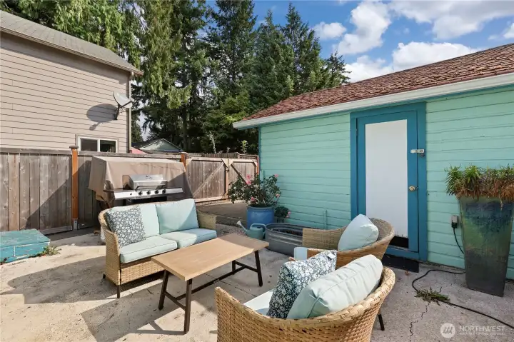 Detached garage/shop
