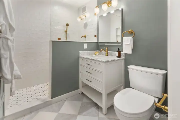 Bathroom elegantly remodeled in 2023