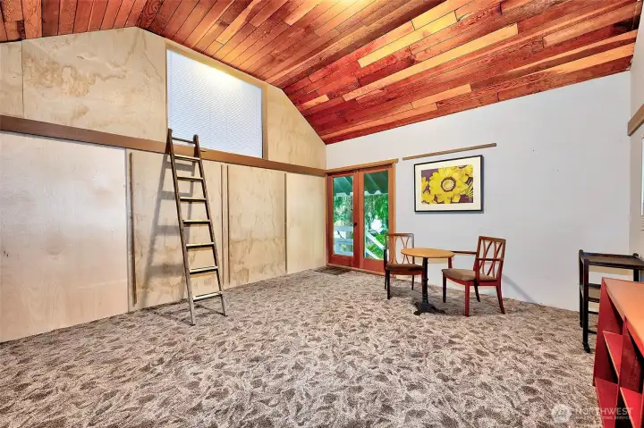 High Ceilings Detached Shop Area Has Loft Doors And Extra Area.