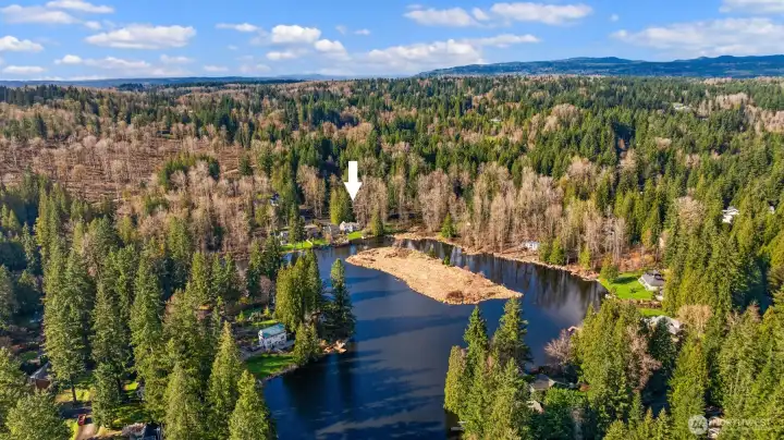 For those who love the outdoors, the location offers more than just lake living—nearby access to the Snoqualmie Valley Trail, Tolt-MacDonald Park, Cherry Creek Falls, and Carnation favorites like Remlinger Farms adds even more to the lifestyle appeal.  Nearby Carnation adds to the charm with local shops, dining, parks, trails, and beloved destinations like Remlinger Farms.