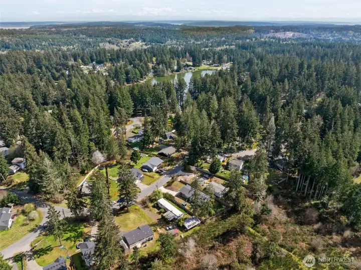 Walking distance to the lake