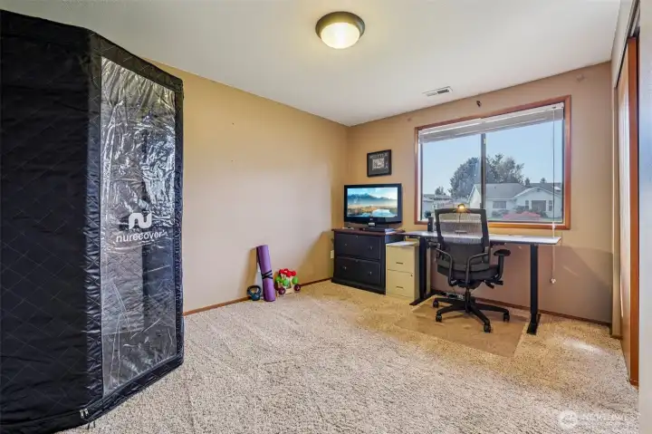 Versatile 3rd bedroom-Ideal home office or guest bedroom