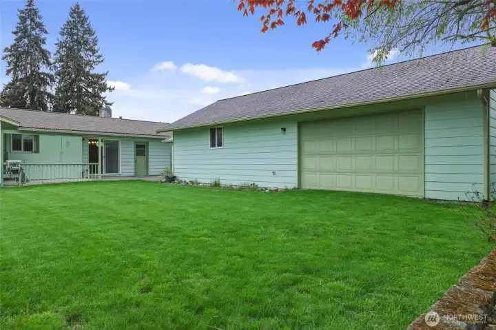 800 sq ft shop.  Great for hobbies, work from home office or art studio.