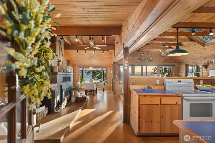 The view stuns as soon as you walk in. The view stuns as soon as you walk in.