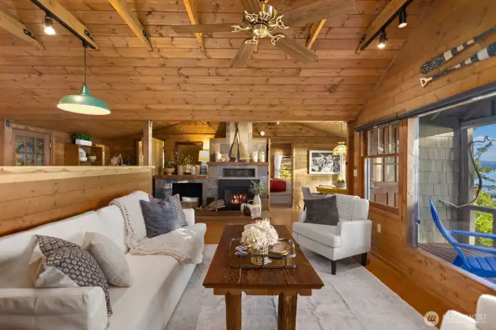 Propane fireplace keeps the cabin cozy year-round, and adds to the ambiance. Propane fireplace keeps the cabin cozy year-round, and adds to the ambiance.