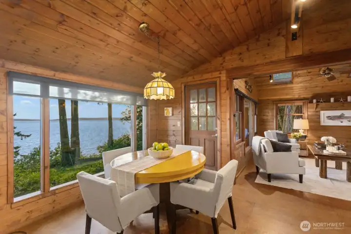 Enjoy a delicious meal at your dining table, or slip out to the back deck for your morning coffee with a blue heron or bald eagle soaring by. Enjoy a delicious meal at your dining table, or slip out to the back deck for your morning coffee with a blue heron or bald eagle soaring by.