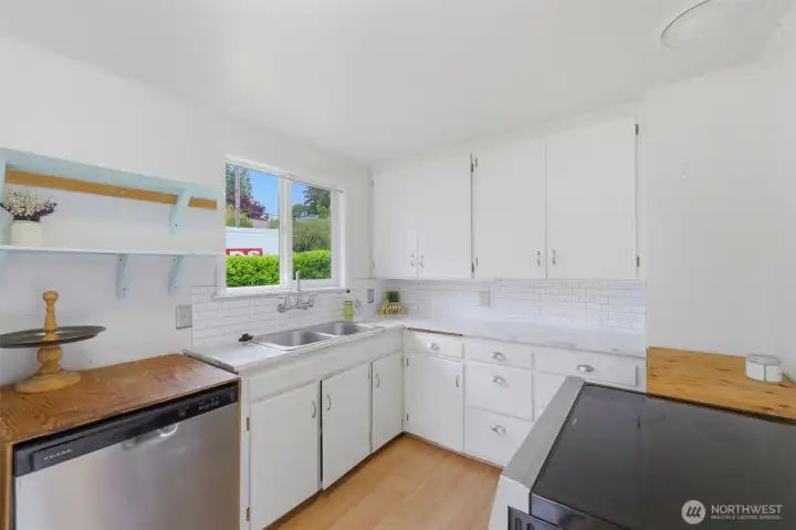 All appliances stay!