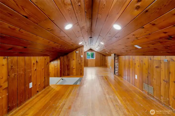 Upstairs room - perfect for reading nook, bedroom, office, yoga space...