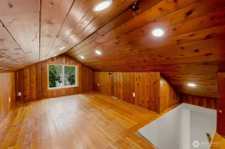 Upstairs room - perfect for reading nook, bedroom, office, yoga space...