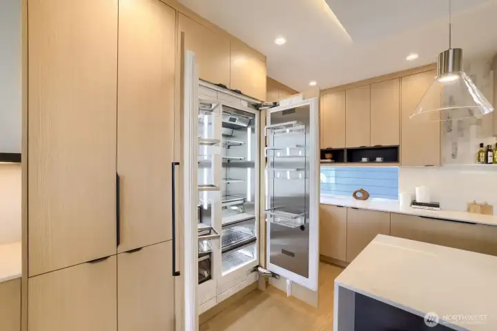The refrigerator open!