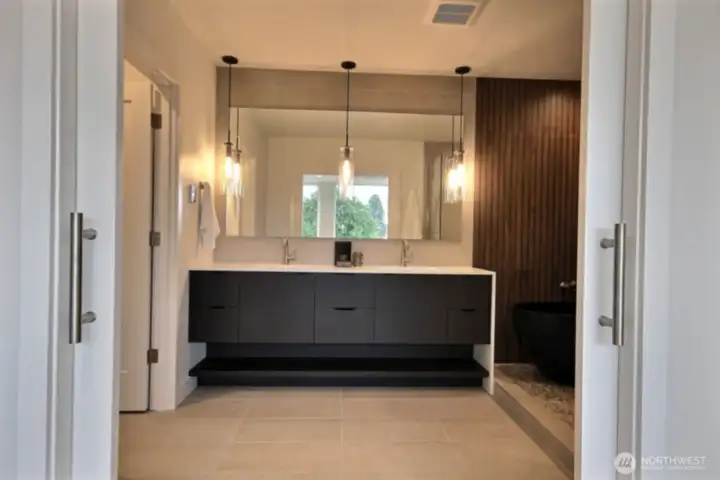 An exquisite master bath!